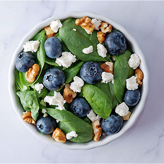 Spinach and blueberry salad